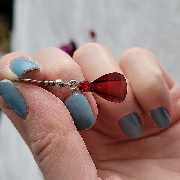 ⭐️2/$15 Red stone drop earrings - Picture 2 of 4